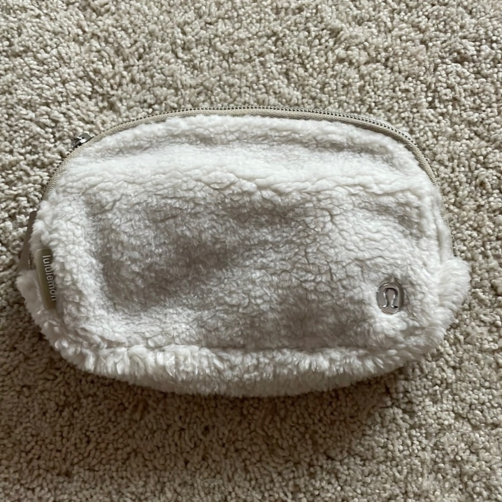 Lululemon Everywhere Belt Bag *Fleece
